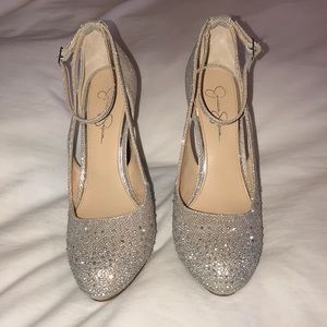 EUC Jessica Simpson Sz 10 Silver Heels